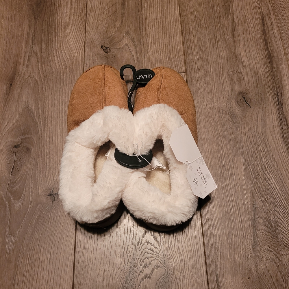 NWT Cozy Tan Slippers with White Faux Fur Lining